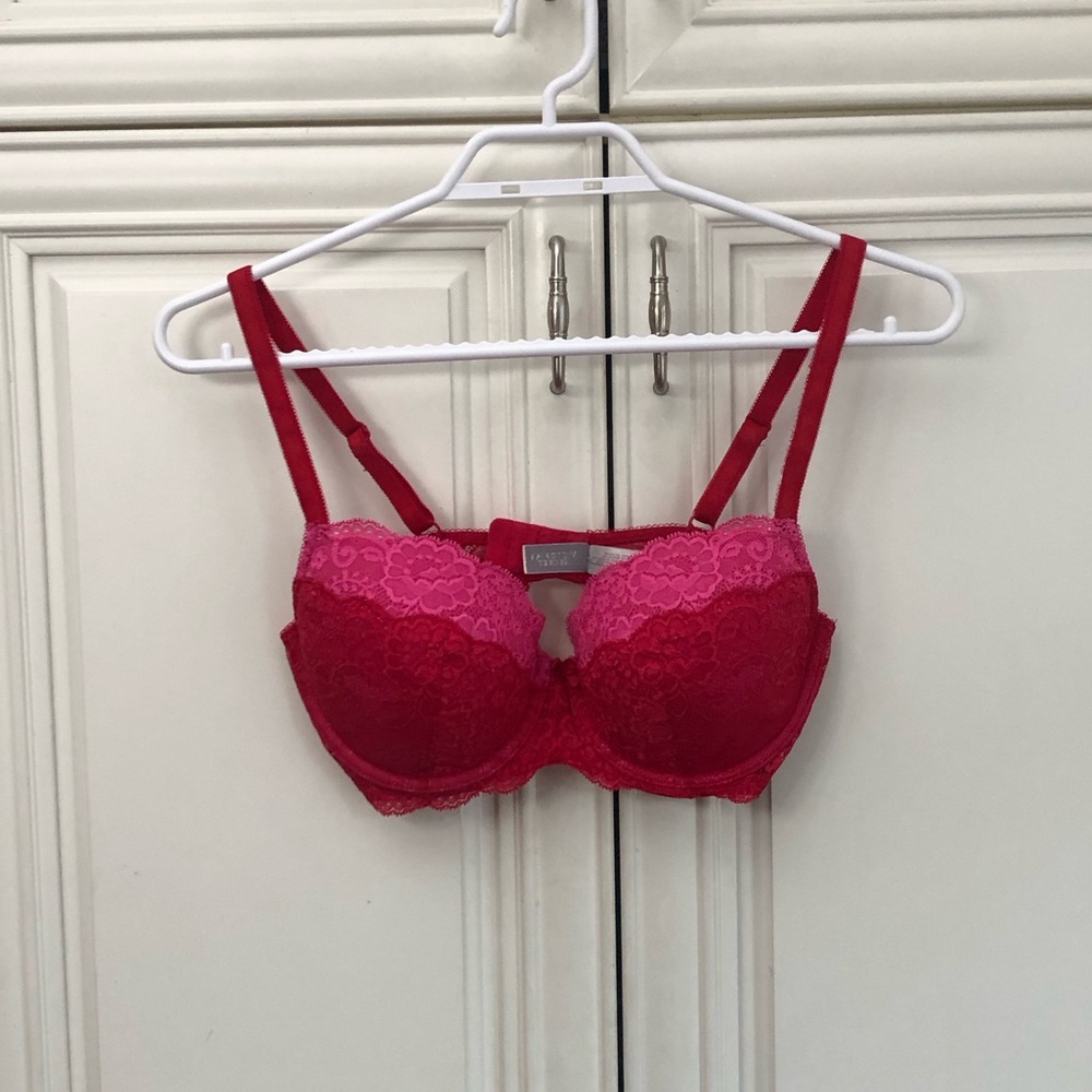 Victoria’s Secret women’s lace accent bra
